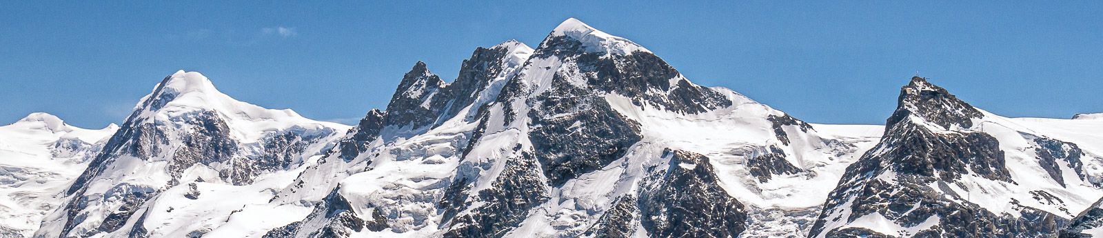 Liskamm (4533 m), Breithorn (4164 m) y Klein Matterhorn (3.883 m)