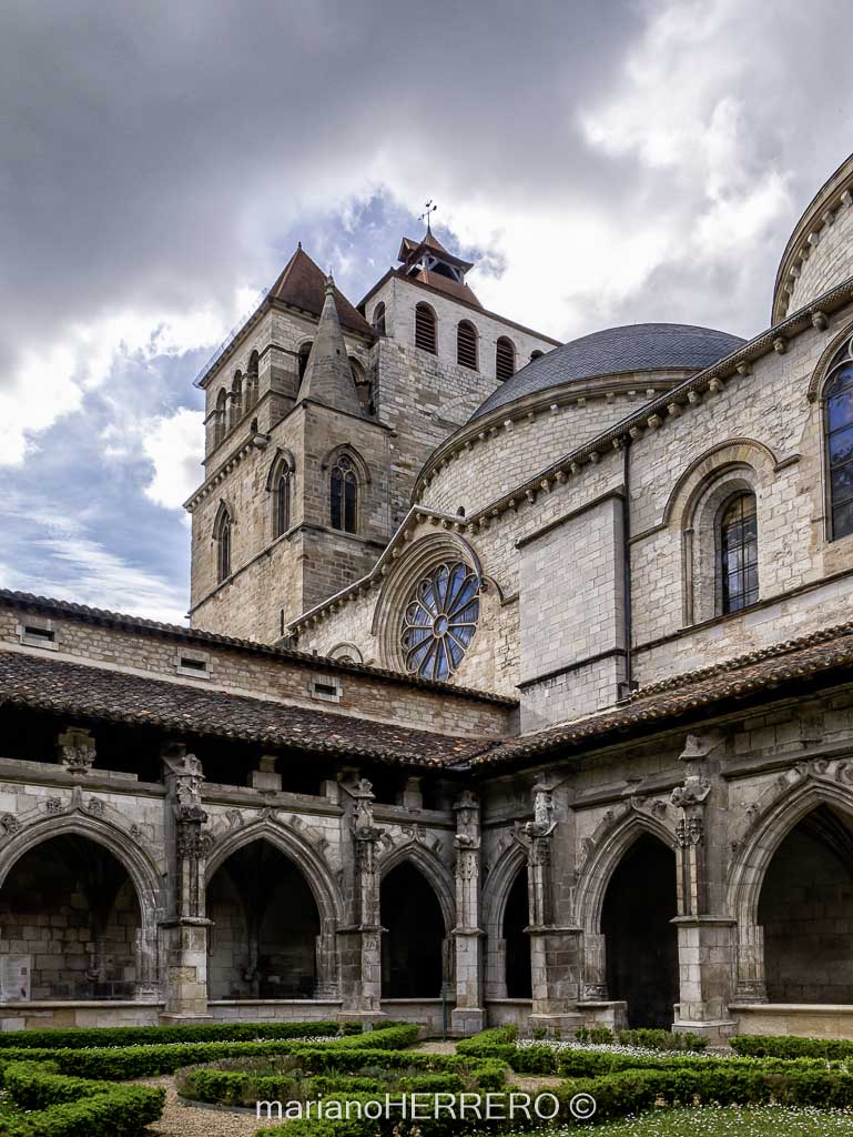 puente medieval de Cahors río Lot Francia