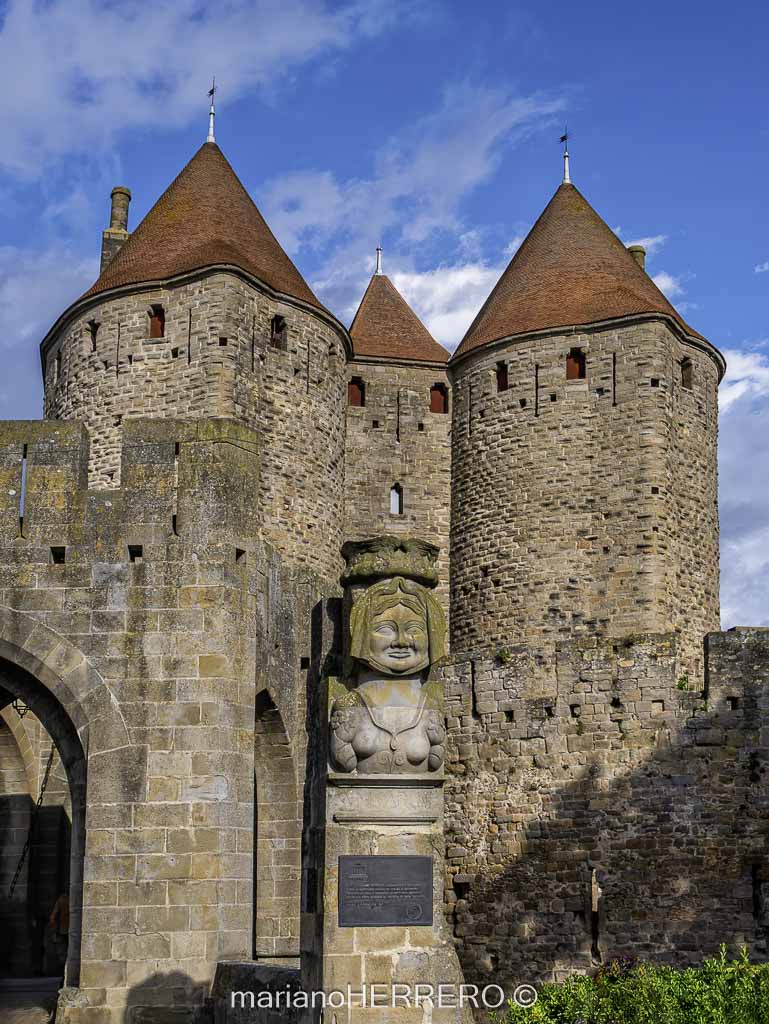 Carcassonne murallas ciudad medieval ruta cátara Francia