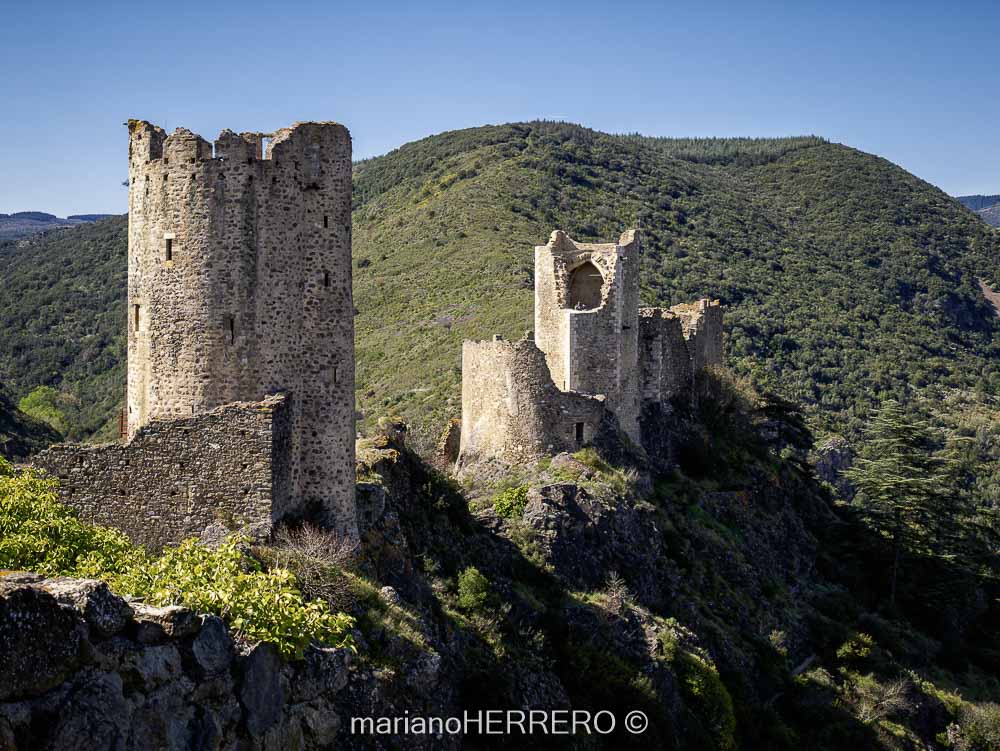 castillos de Lastours paisaje ruta cátara Francia