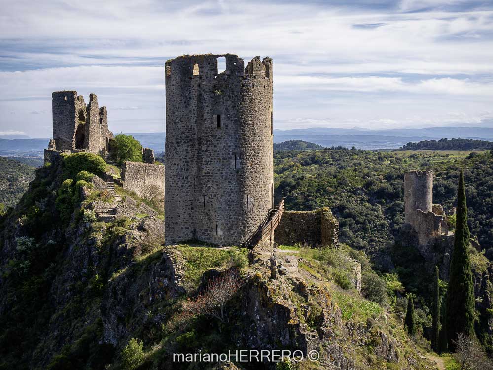 castillos de Lastours paisaje ruta cátara Francia