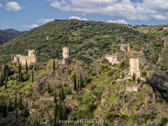 castillos de Lastours paisaje ruta cátara Francia