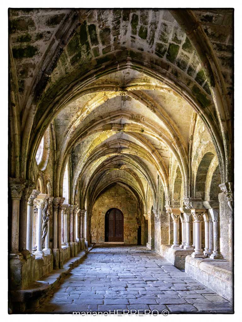 abadía de Fontfroide monasterio ruta cátara Francia