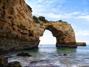Qué ver y visitar en el Algarve. Portugal. Playa de Abandeira. Acantilados de Carvoeiro